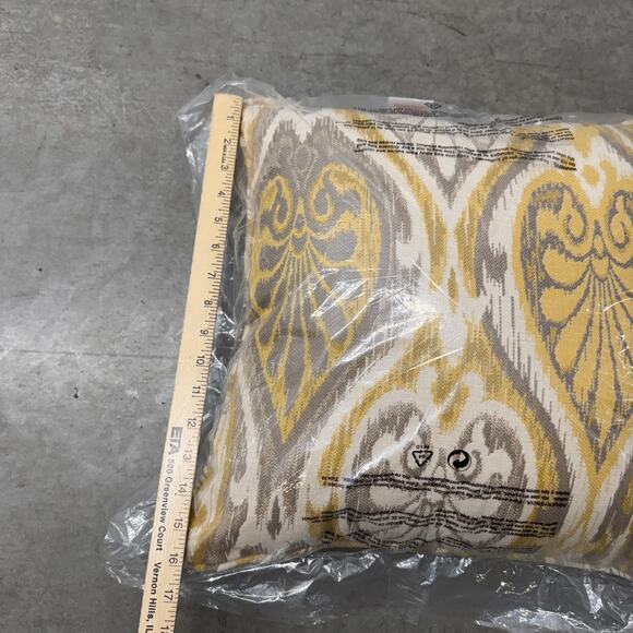 Outdoor Pillow Sunbrella Canvas Yellow NEW SEALED 17x17 Teardrop Design - Picture 4 of 6